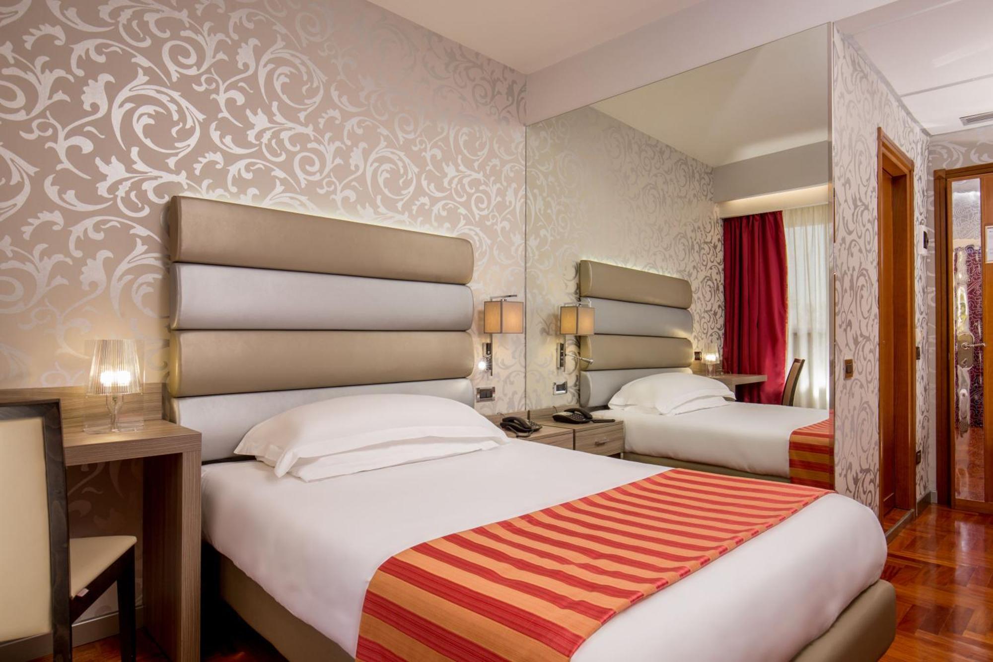 Superior Single Room,642239676:JPEG